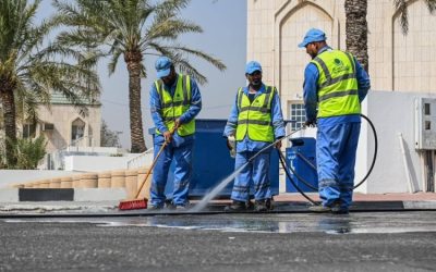 غسيل وتعقيم شامل للحدائق والشوارع في الظهران