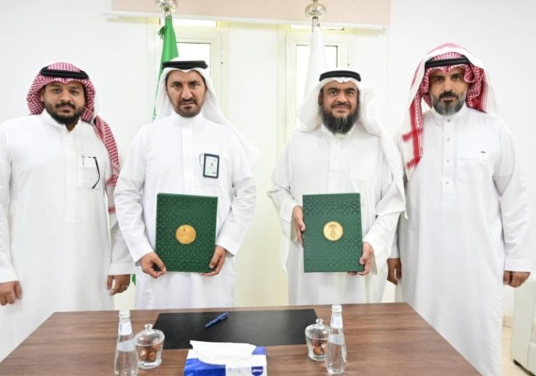 فرع البيئة بالباحة يوقع عقد تأجير موقع لإقامة فعالية بيئية مؤقتة جديدة.
