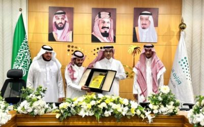 كرم تعليم الطائف أحد منسوبيه لتبرعه بكليته لزوجته