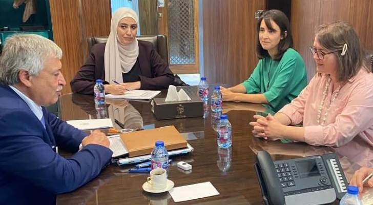 مباحثات أردنية بريطانية حول ملف النقل العام واللوجستيات