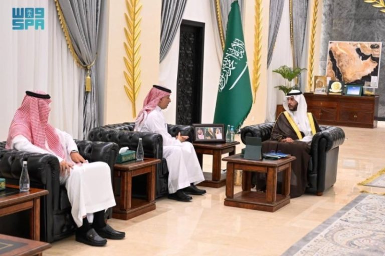 محافظ الطائف يستقبل تقرير «تراحم»