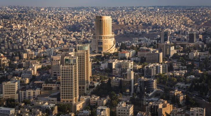 مصدر يؤكد عدم تعطيل الدوائر الحكومية بسبب موجة الحرارة العالية في الأردن
