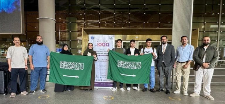 موهوبو المملكة العربية السعودية يشاركون في أولمبياد الفلك والفيزياء الفلكية الدولي 2025 في الهند.