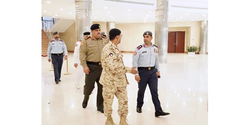 نائب رئيس الأركان يتفقد تفعيل البصمة البيومترية