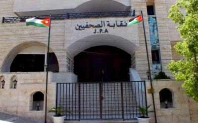 نقابة الصحفيين تحذر من فوضى الإعلام وتسلم النيابة قائمة بـ33 "منتحل صفة إعلامي"