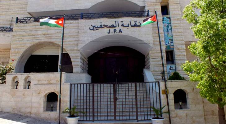 نقابة الصحفيين تحذر من فوضى الإعلام وتسلم النيابة قائمة بـ33 "منتحل صفة إعلامي"