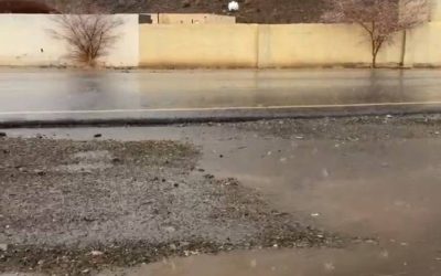 هطول أمطار خفيفة إلى متوسطة في مركز شثاث بأملج