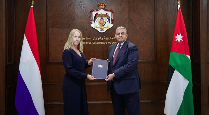وزارة الخارجية تستقبل سفراء جدد  
استلام أوراق اعتماد سفراء في وزارة الخارجية  
سفراء جدد يقدمون أوراق اعتمادهم للخارجية  
تسلّم أوراق اعتمادات عدد من السفراء في وزارة الخارجية