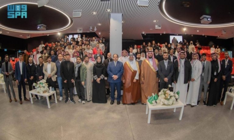 وزير الصحة يؤكد أهمية ربط مخرجات التعليم بسوق العمل المحلي والعالمي