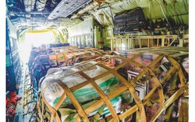 وصول 10 أطنان من المساعدات الغذائية عبر الطائرة الإغاثية الثانية إلى غزة