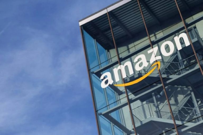 أمازون توقف تنفيذ خطط توصيل الطلبات بواسطة الطائرات المسيّرة في الأراضي الإيطالية.