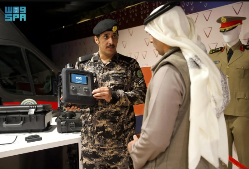 "أمن المنشآت" تعرض جهاز كشف المواد المتفجرة والكيماوية والغازات السامة في مهرجان الإبل.