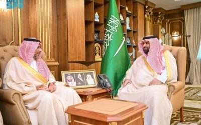 أمير جازان يرحب بوزير الصناعة والثروة المعدنية خلال زيارته الرسمية للمنطقة.