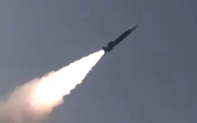 القوات الجوية الباكستانية تنجح في اختبار صاروخ جوي محلي متطور وجديد.