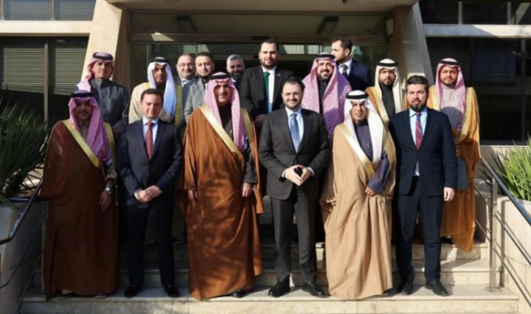 المرشد يجتمع بوزراء الطاقة والاتصالات والطوارئ وإدارة الكوارث في سوريا