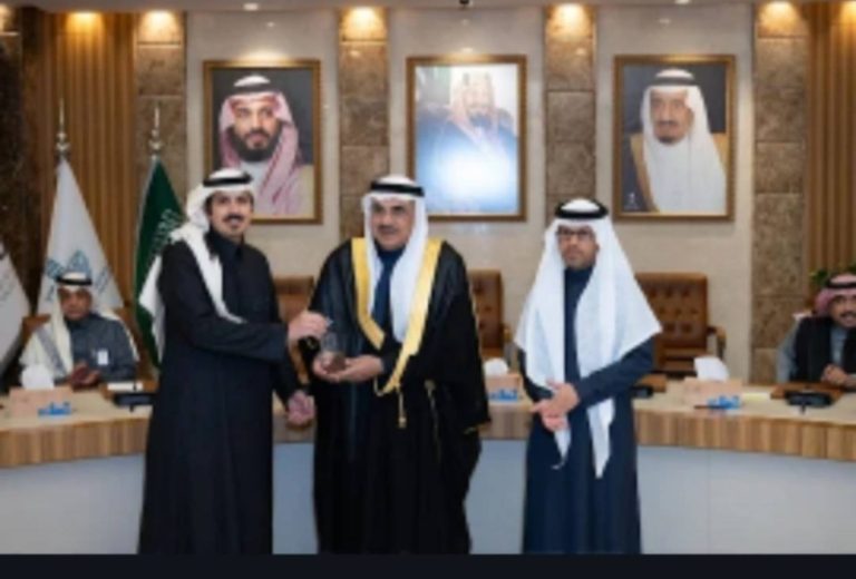 تكريم أمين الشرقية لفريق منظومة الاستثمارات تقديرًا لجهودهم في المشاريع الاستثمارية