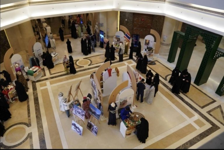 جامعة الأميرة نورة تنظم ملتقى حول تعليم اللغة العربية باستخدام تقنيات الذكاء الاصطناعي.