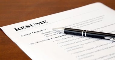 سيرة ذاتية احترافية في 10 دقائق باستخدام الذكاء الاصطناعي