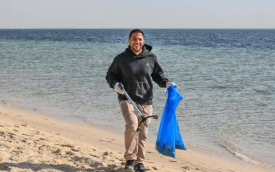 مبادرة تنظيف شاطئ نصف القمر من بلدية الظهران