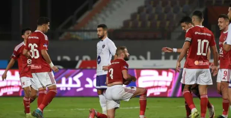 مدافع الأهلي يجدد طلبه بالرحيل خلال ميركاتو يناير المقبل