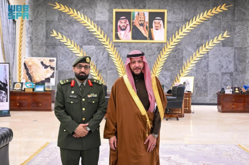 مُحافظ الطائف يُكرّم اللواء الزهراني بترقيته الجديدة