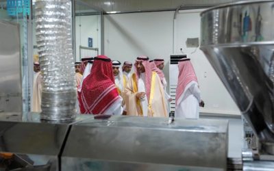 وزير الصناعة يتفقد المدينة الصناعية بجازان ويطلق مشروعًا جديدًا في صناعة الأعلاف.