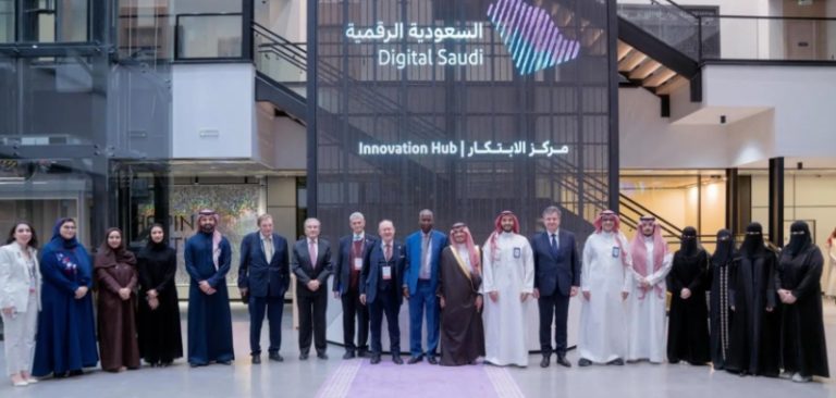 وفد من الأمم المتحدة يستعرض إنجازات الدولة في مجال التحول الرقمي الحكومي.